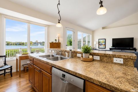 Tiny photo for 6641 Dockside Drive, South Bend, IN 46628 (MLS # 202618422)