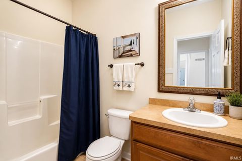 Tiny photo for 6641 Dockside Drive, South Bend, IN 46628 (MLS # 202618422)