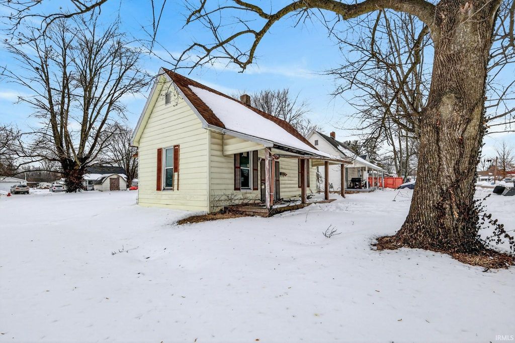 Photo of 610 4th Street, Linton, IN 47441 (MLS # 202603878)
