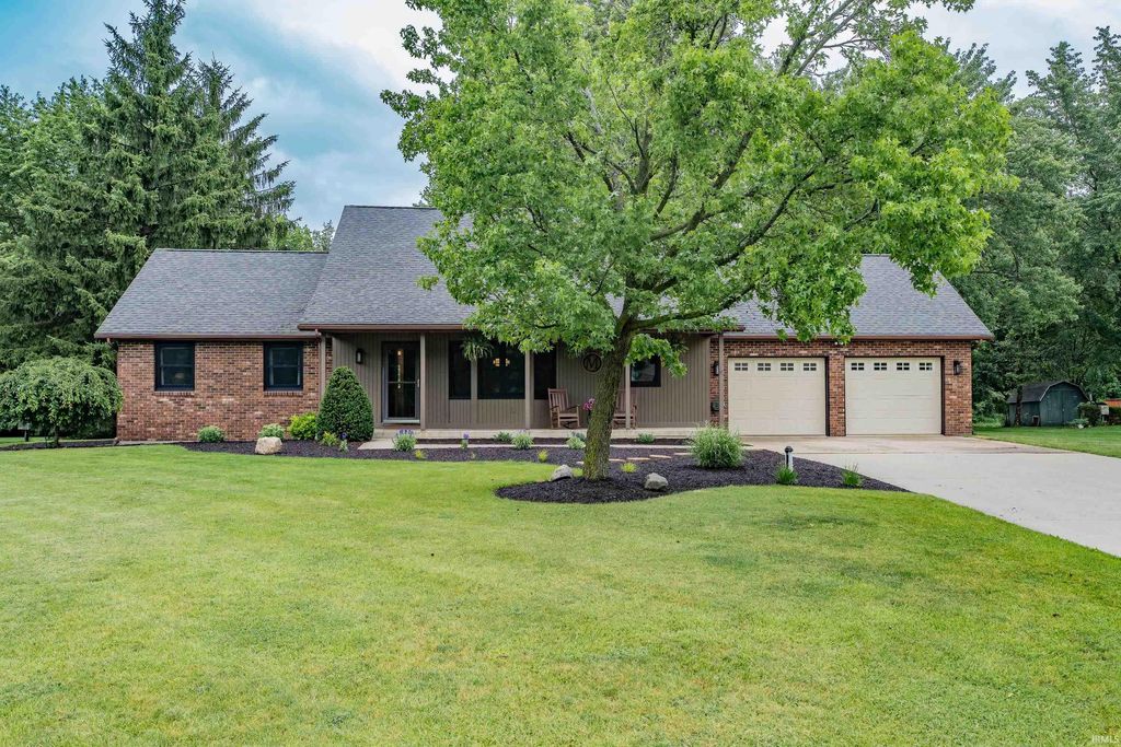 Photo of 3232 Plantation Trail, Fort Wayne, IN 46818 (MLS # 202625072)