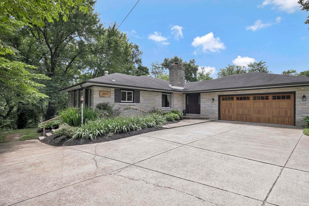 Photo of 8811 Old State Road Road, Evansville, IN 47711 (MLS # 202621067)