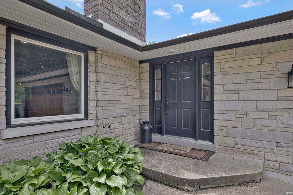 Photo of 8811 Old State Road Road, Evansville, IN 47711 (MLS # 202621067)