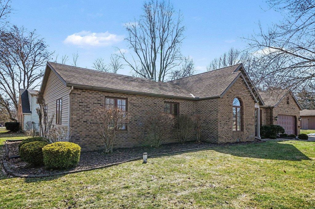 Photo of 22136 Bee Court, South Bend, IN 46628 (MLS # 202608748)