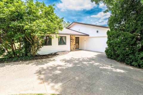 Photo of 602 W Soutar Drive, Bloomington, IN 47403 (MLS # 202622561)