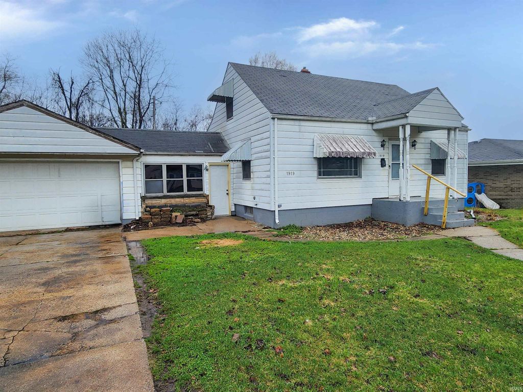 Photo of 1919 S Carlisle Street, South Bend, IN 46613 (MLS # 202616316)