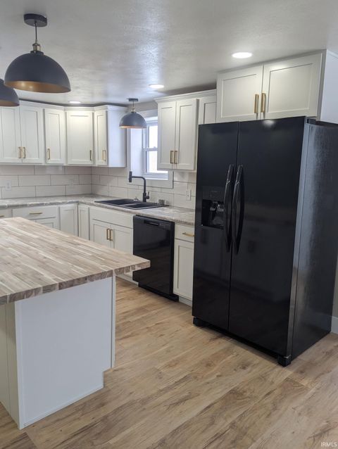 Tiny photo for 308 Bellevue Street, New Carlisle, IN 46552 (MLS # 202604849)