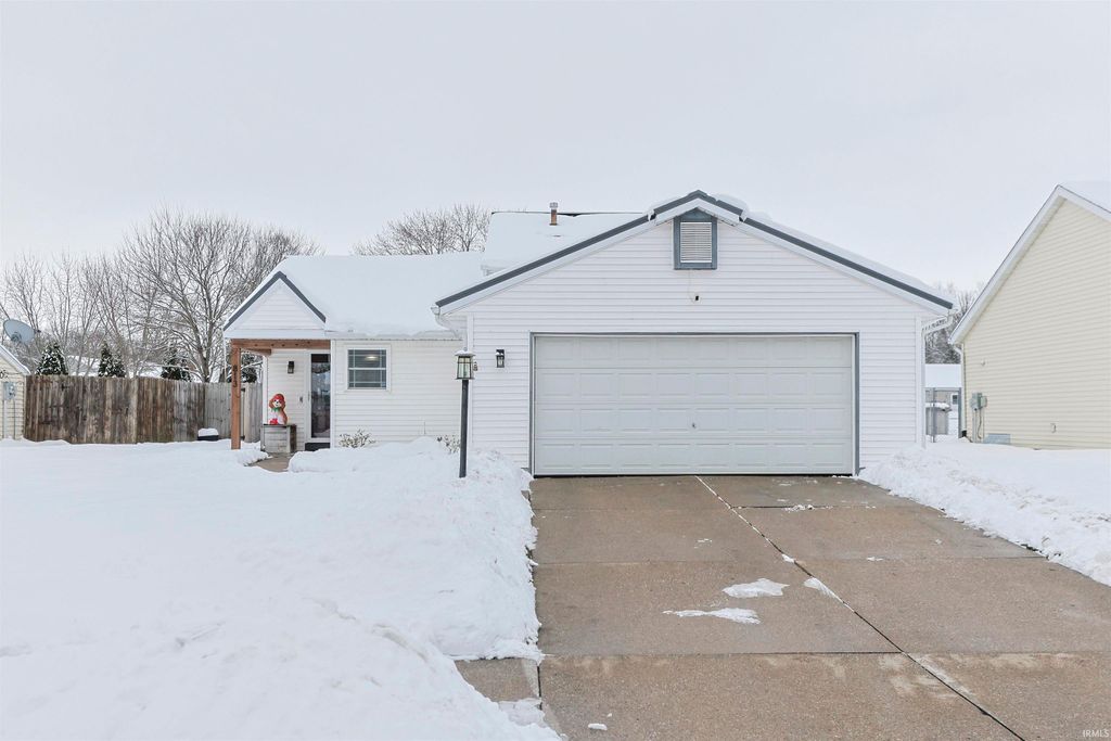 Photo of 813 Lovechio Drive, Mishawaka, IN 46544 (MLS # 202548370)