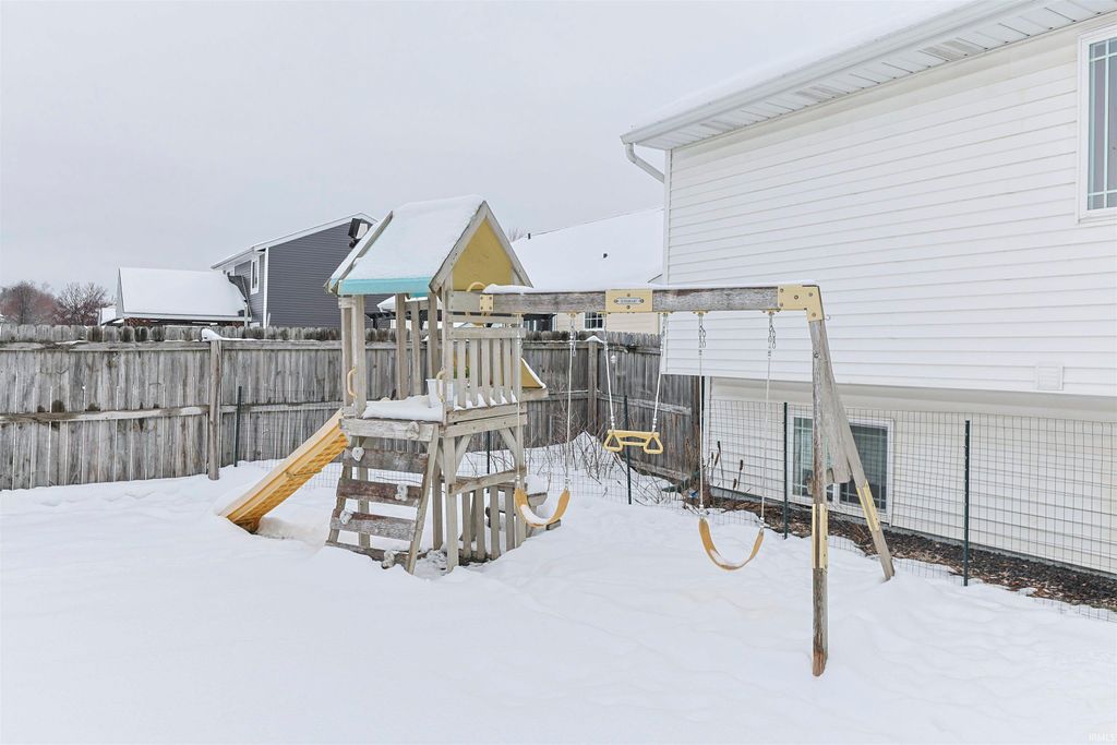 Photo of 813 Lovechio Drive, Mishawaka, IN 46544 (MLS # 202548370)