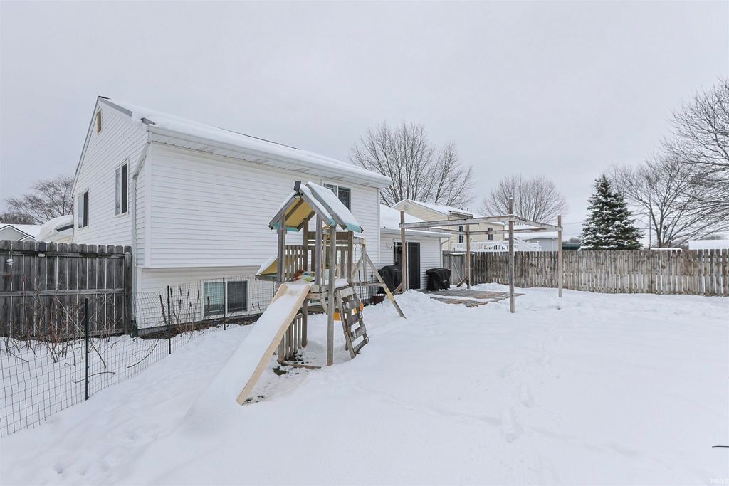 Photo of 813 Lovechio Drive, Mishawaka, IN 46544 (MLS # 202548370)