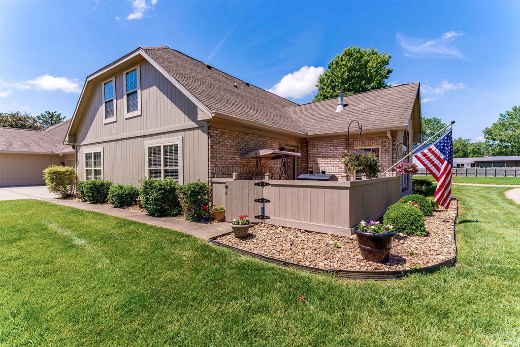 Photo of 8005 River Park Way, Evansville, IN 47715 (MLS # 202620720)