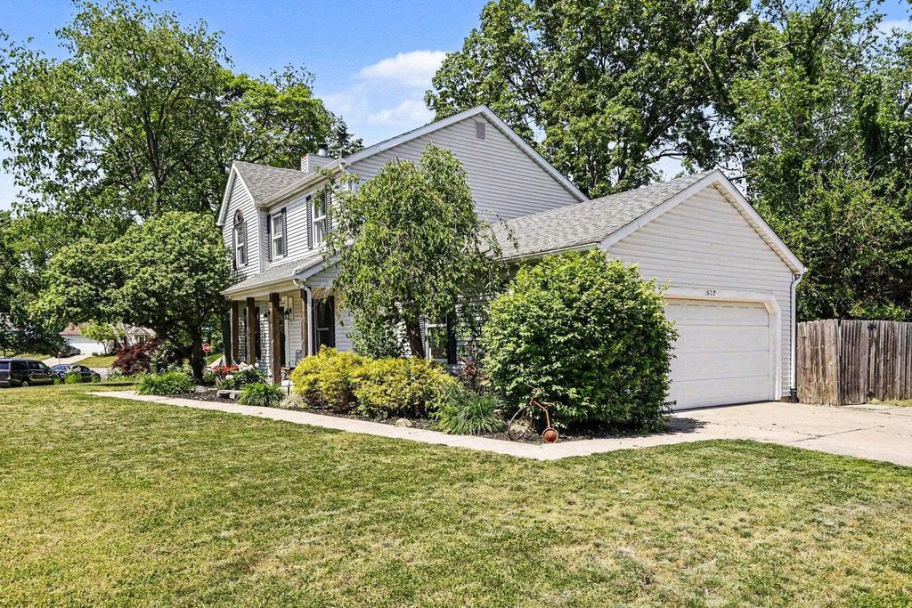 Photo of 1802 Cross Creek Drive, South Bend, IN 46628 (MLS # 202620858)
