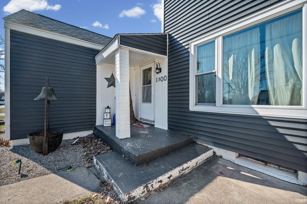 Photo of 1300 Myrtle Avenue, Frankfort, IN 46041 (MLS # 202606728)