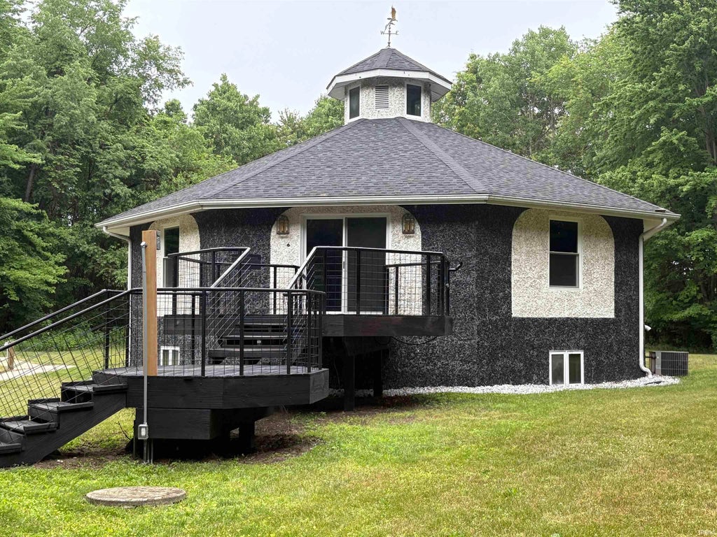 Photo of 8492 N 1050 E Road, Walkerton, IN 46574 (MLS # 202622538)