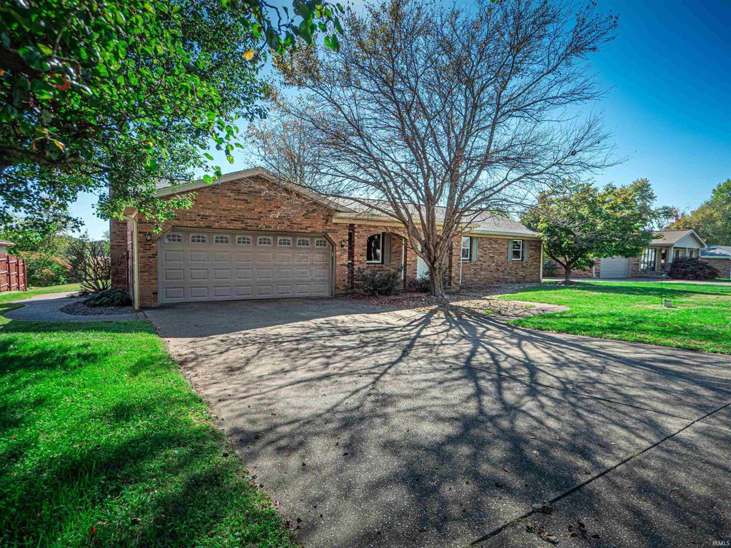 Photo of 9227 Eastlake Drive, Wadesville, IN 47638 (MLS # 202541863)