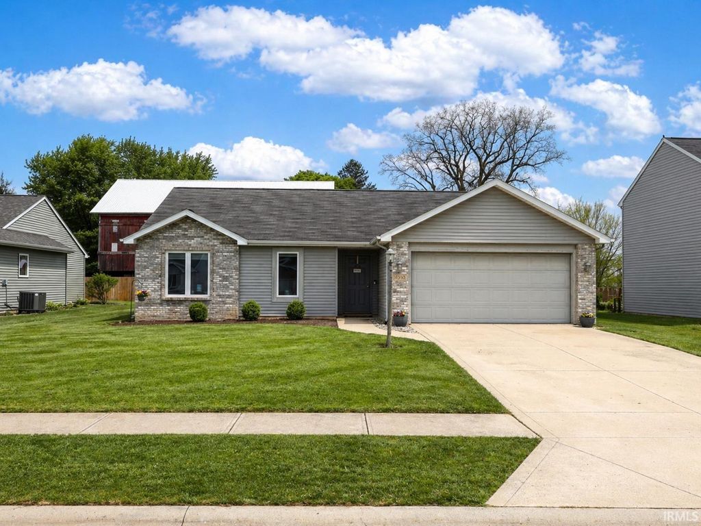 Photo of 15001 Towne Gardens Drive, Huntertown, IN 46748 (MLS # 202615411)