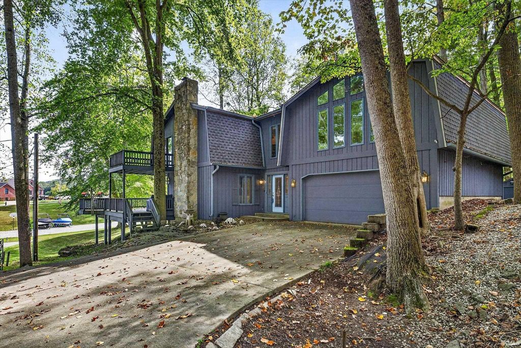 Photo of 8002 Lakeview Drive, Unionville, IN 47468 (MLS # 202614181)