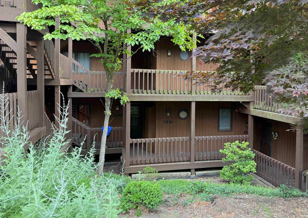 Photo of 3930 E Eagle Bay Drive, Bloomington, IN 47401 (MLS # 202622787)