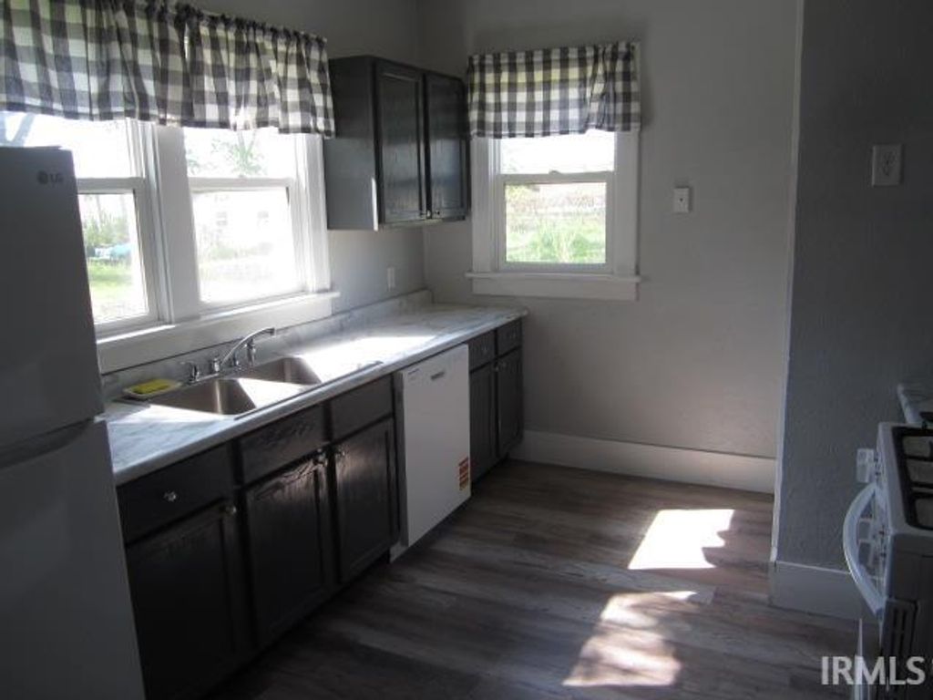 Photo of 210 W Garfield Avenue, Elkhart, IN 46516 (MLS # 202615408)