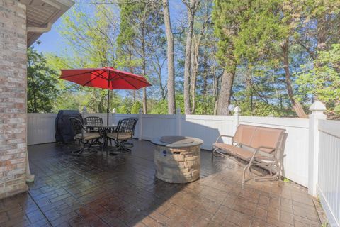 Tiny photo for 8131 Wolf Creek Court, Evansville, IN 47712 (MLS # 202612365)