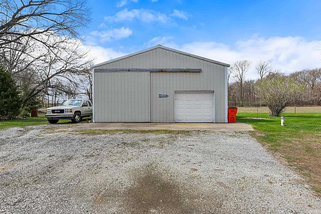 Photo of 3754 E Parses Road, Monticello, IN 47960 (MLS # 202612438)