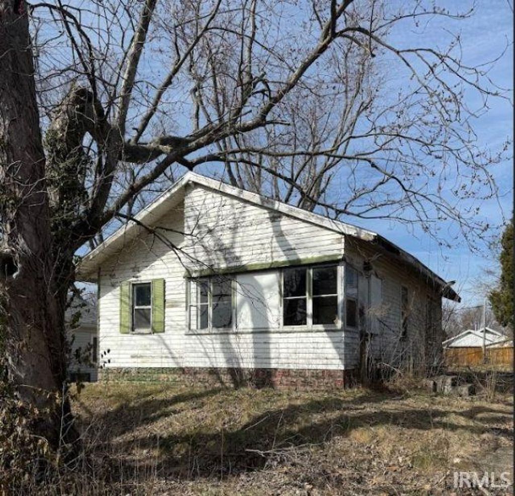 Photo of 812 W 3Rd Street, Bicknell, IN 47512 (MLS # 202614919)