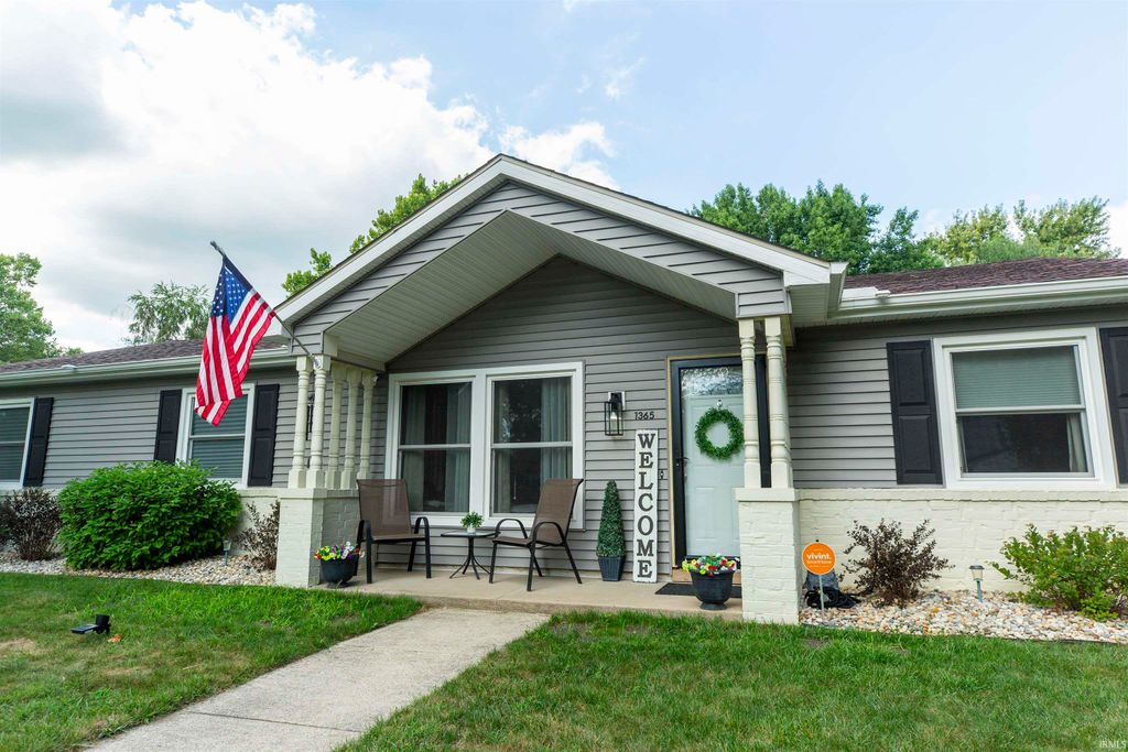 Photo of 1365 E Riding Mall Drive, South Bend, IN 46614 (MLS # 202601077)