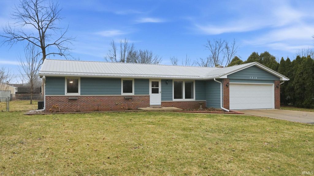 Photo of 7210 Rollindale Drive, Fort Wayne, IN 46835 (MLS # 202607368)