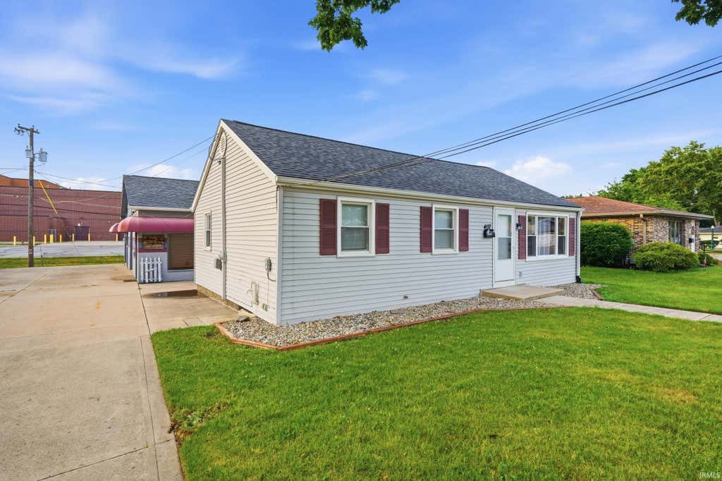 Photo of 407 E Wayne Street, Kendallville, IN 46755 (MLS # 202627162)