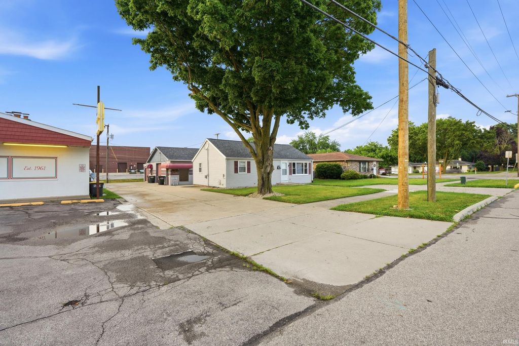 Photo of 407 E Wayne Street, Kendallville, IN 46755 (MLS # 202627162)