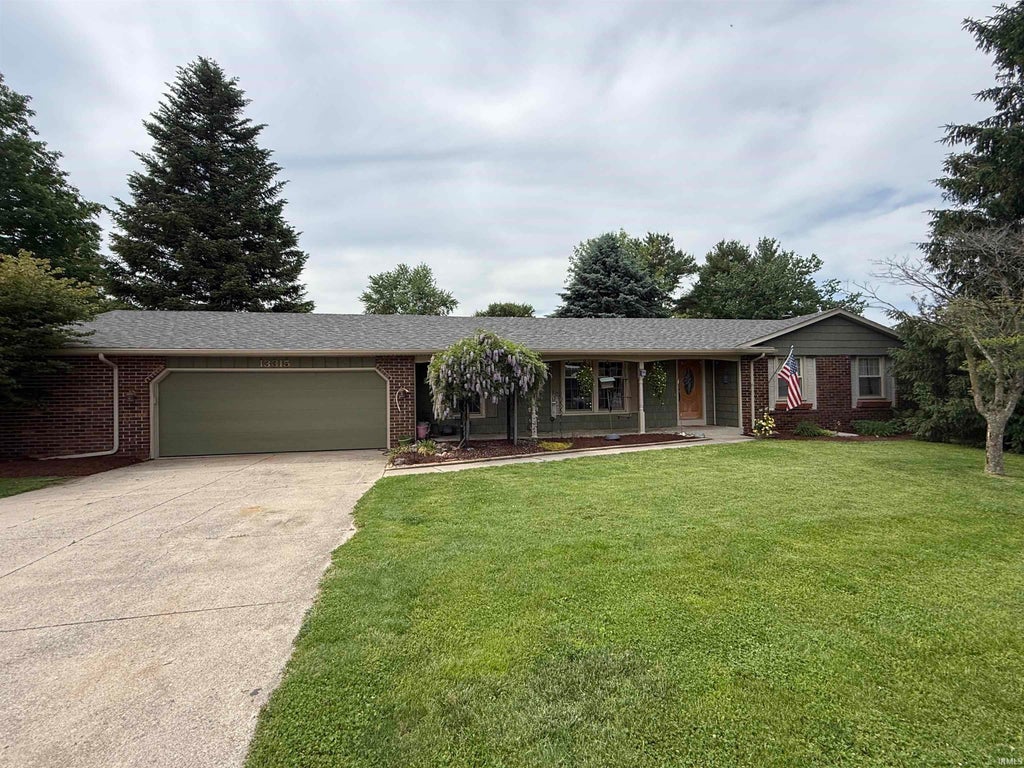 Photo of 13315 Lakeview Drive, Leo, IN 46765 (MLS # 202621125)