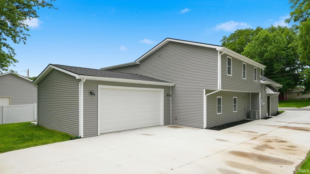 Photo of 13313 Illinois Street, Grabill, IN 46741 (MLS # 202644204)