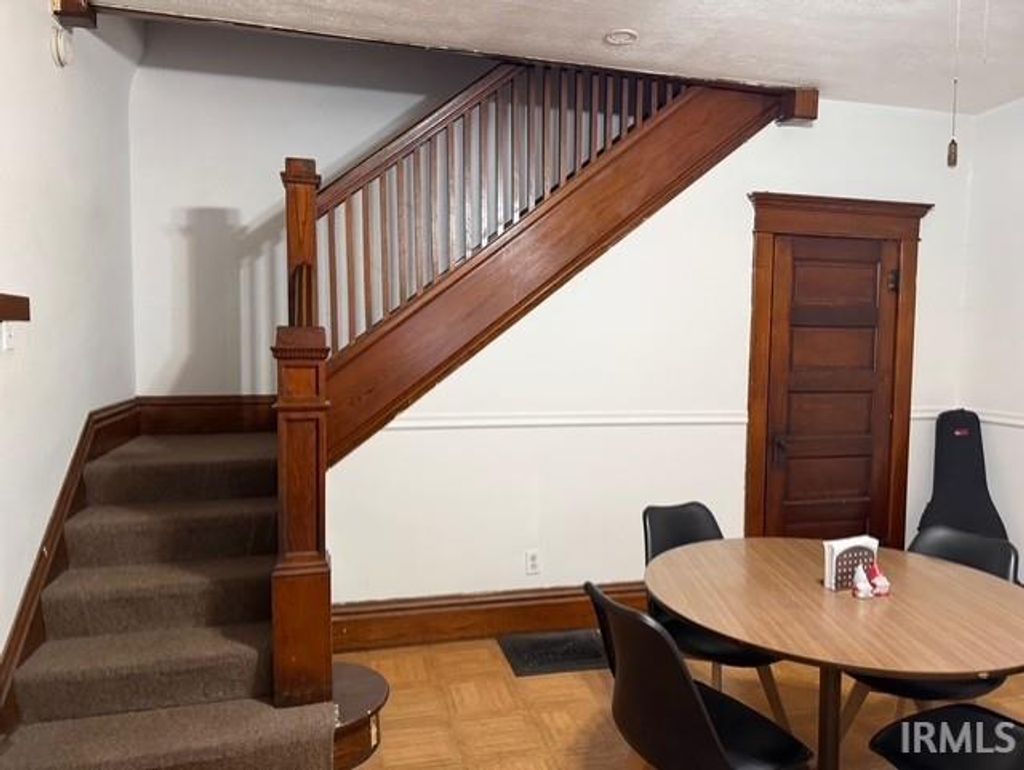 Photo of 925-927 High Street, Logansport, IN 46947 (MLS # 202613819)