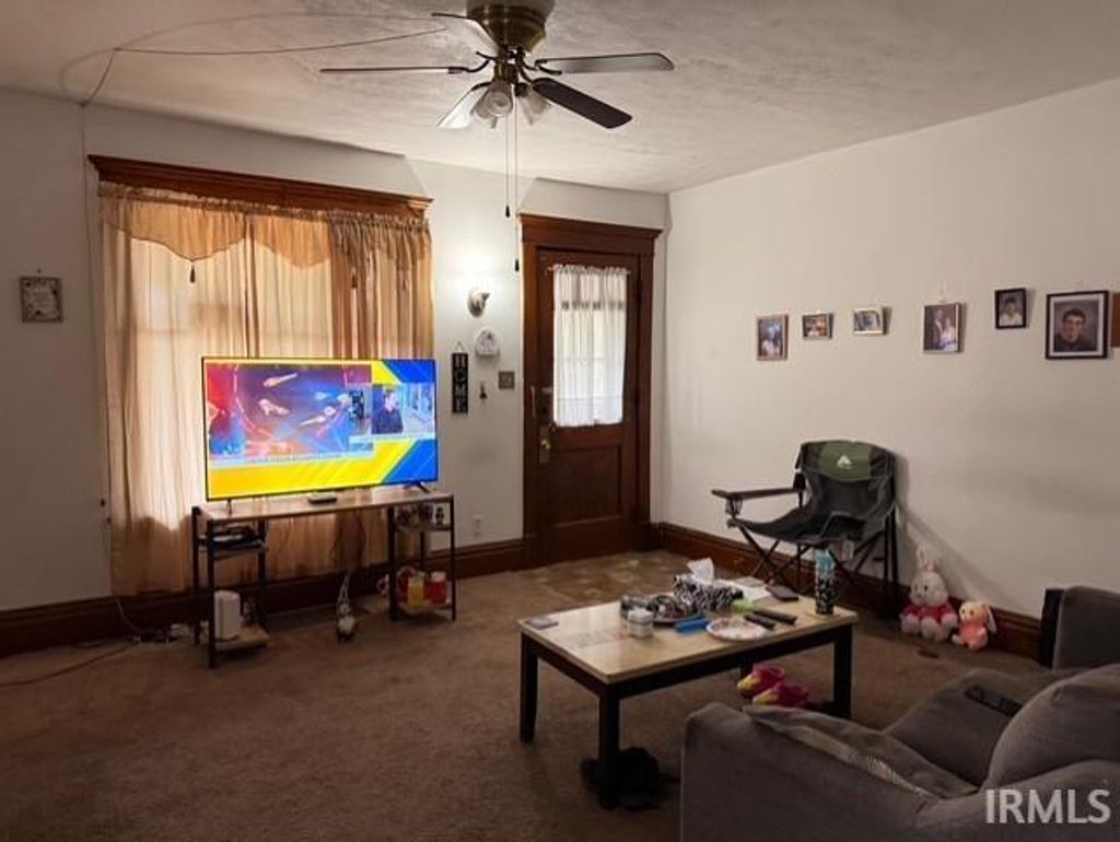 Photo of 925-927 High Street, Logansport, IN 46947 (MLS # 202613819)