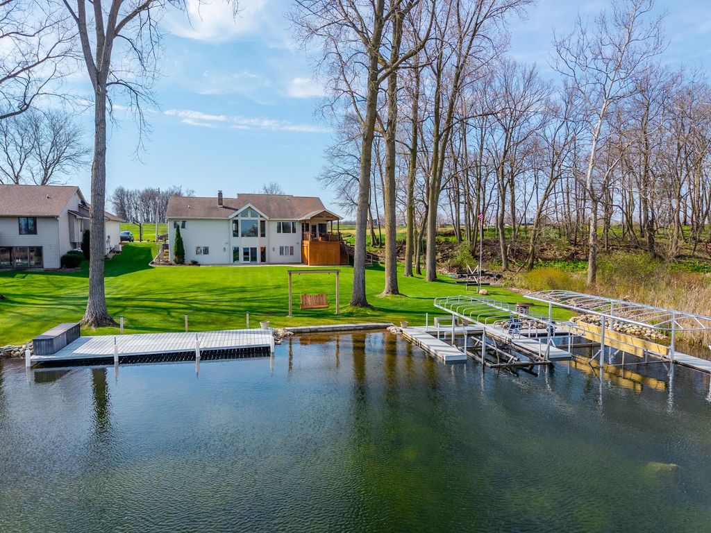 Photo of 640 Ln 201 Lake Pleasant, Fremont, IN 46737 (MLS # 202614339)