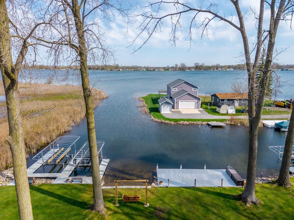 Photo of 640 Ln 201 Lake Pleasant, Fremont, IN 46737 (MLS # 202614339)