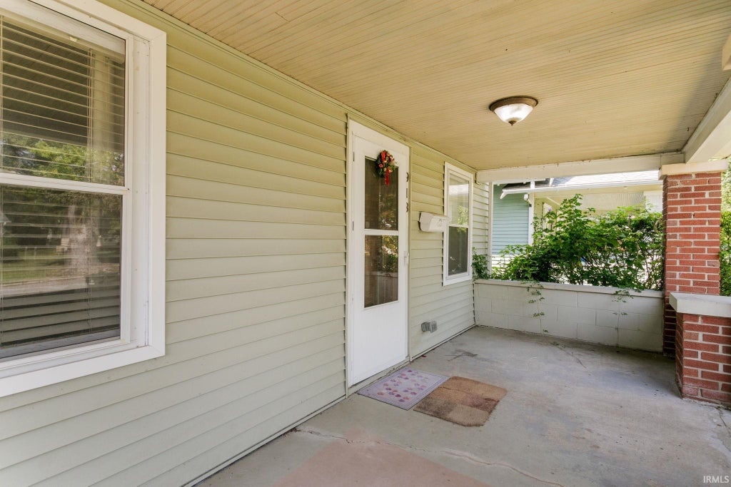 Photo of 918 E Fox Street, South Bend, IN 46613 (MLS # 202642694)