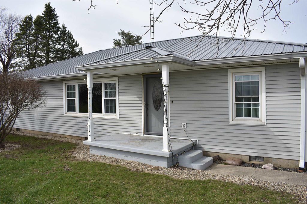 Photo of 1892 W 1800 S, Earl Park, IN 47942 (MLS # 202610234)