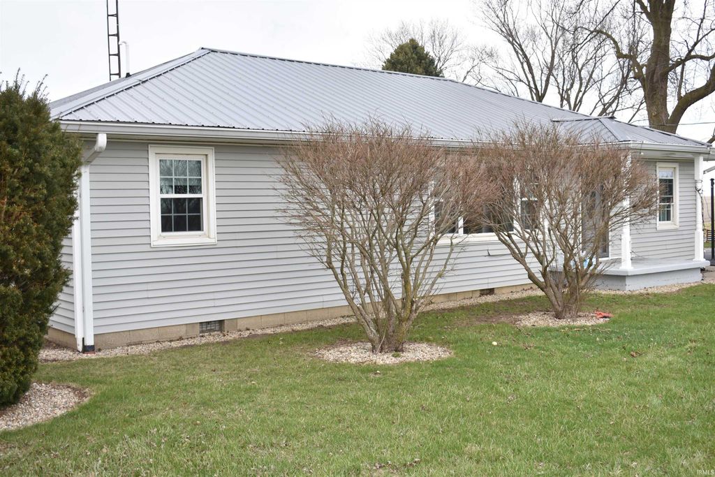 Photo of 1892 W 1800 S, Earl Park, IN 47942 (MLS # 202610234)