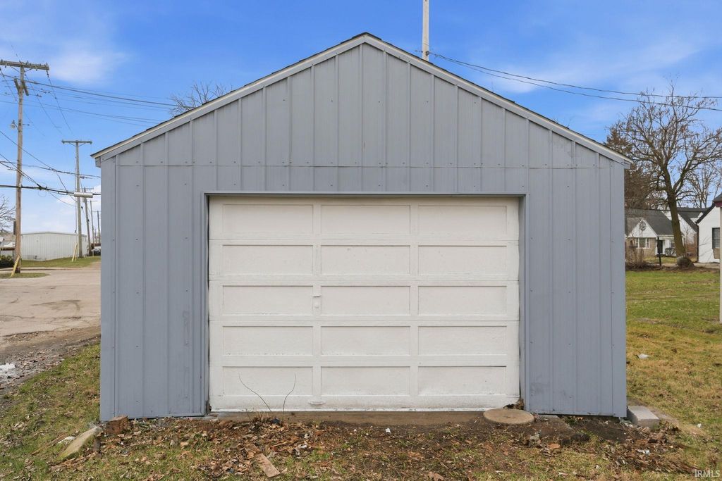 Photo of 2021 Carlton Avenue, Fort Wayne, IN 46802 (MLS # 202607905)