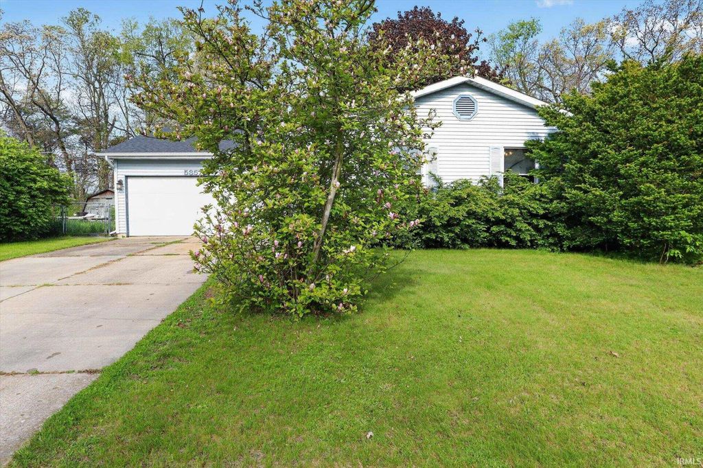 Photo of 53575 Hyde Park Drive, Bristol, IN 46507 (MLS # 202617473)