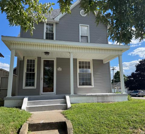 Photo of 353 E 6TH Street, Peru, IN 46970 (MLS # 202535128)