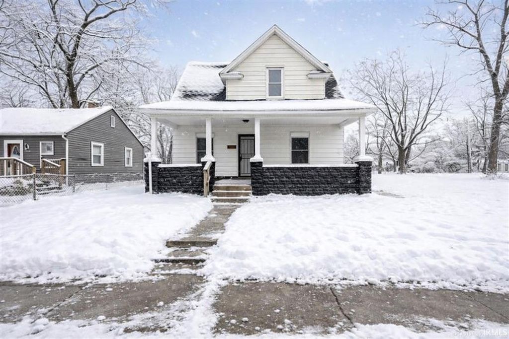Photo of 1105 Queen Street, South Bend, IN 46616 (MLS # 202602120)