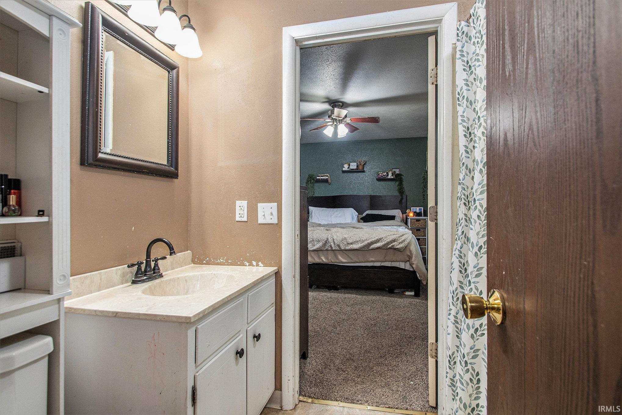 Elkhart, Indiana 46514, United States, 3 Bedrooms Bedrooms, ,2 BathroomsBathrooms,Residential,Pending,184515