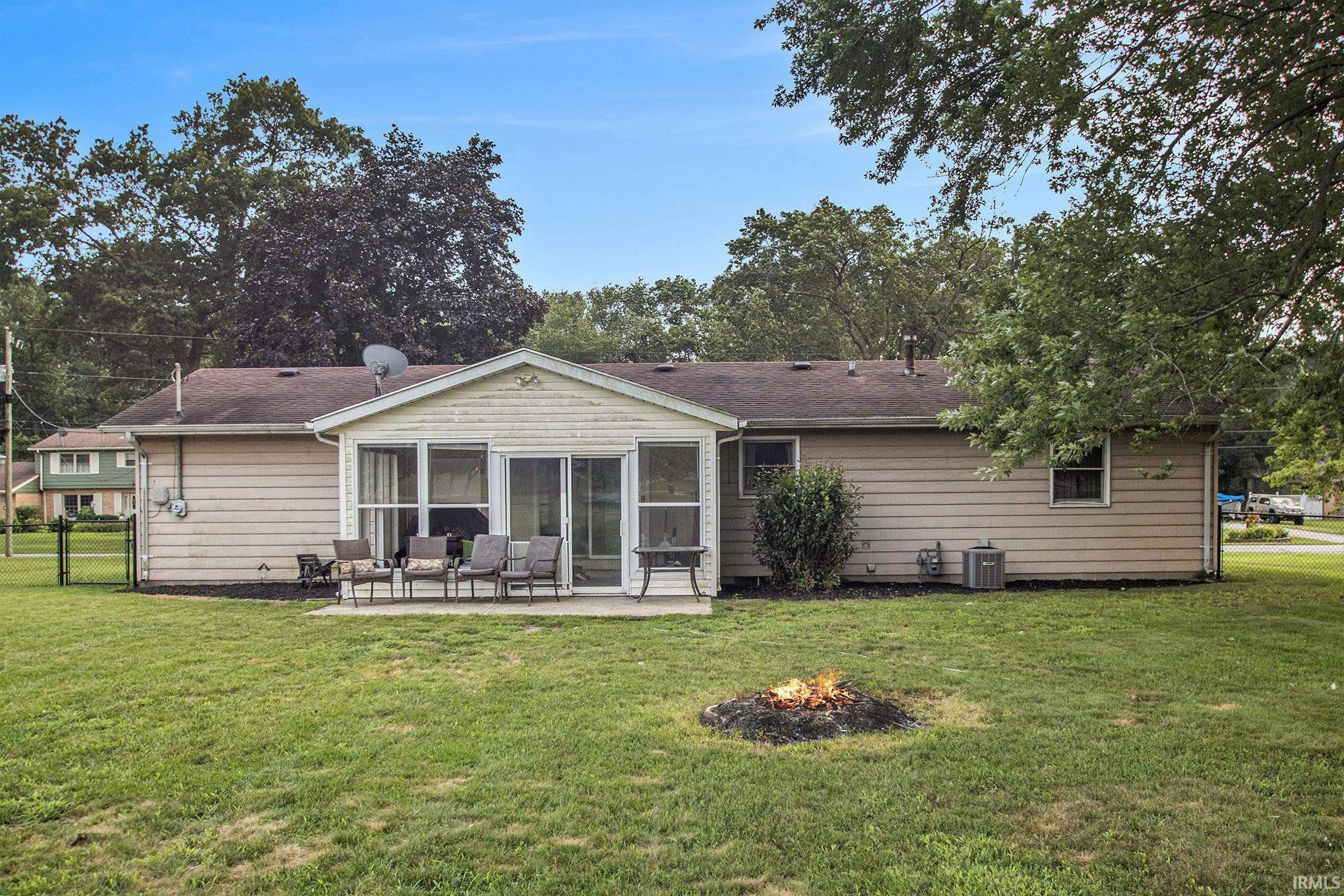 Elkhart, Indiana 46514, United States, 3 Bedrooms Bedrooms, ,2 BathroomsBathrooms,Residential,Pending,184515