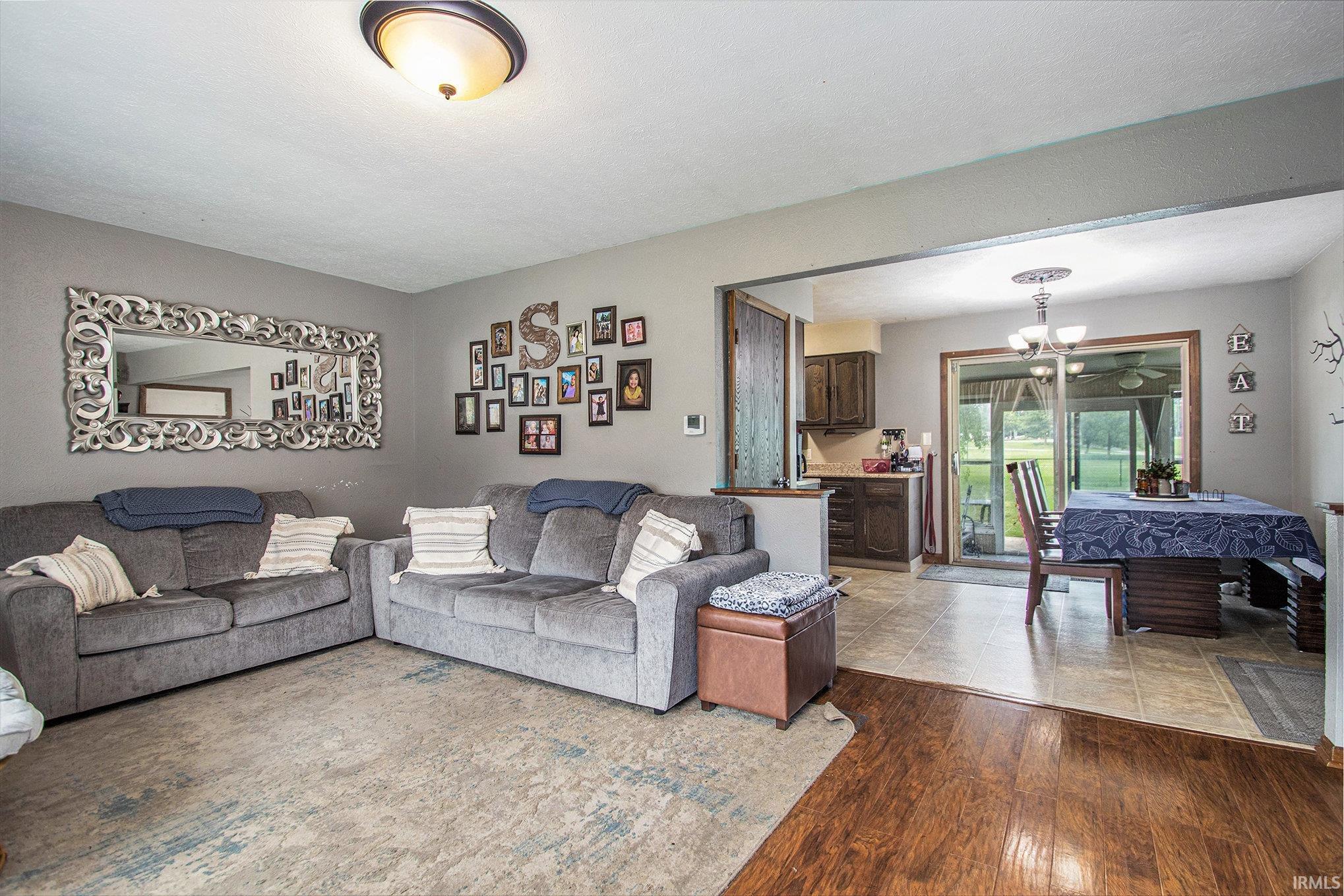 Elkhart, Indiana 46514, United States, 3 Bedrooms Bedrooms, ,2 BathroomsBathrooms,Residential,Pending,184515