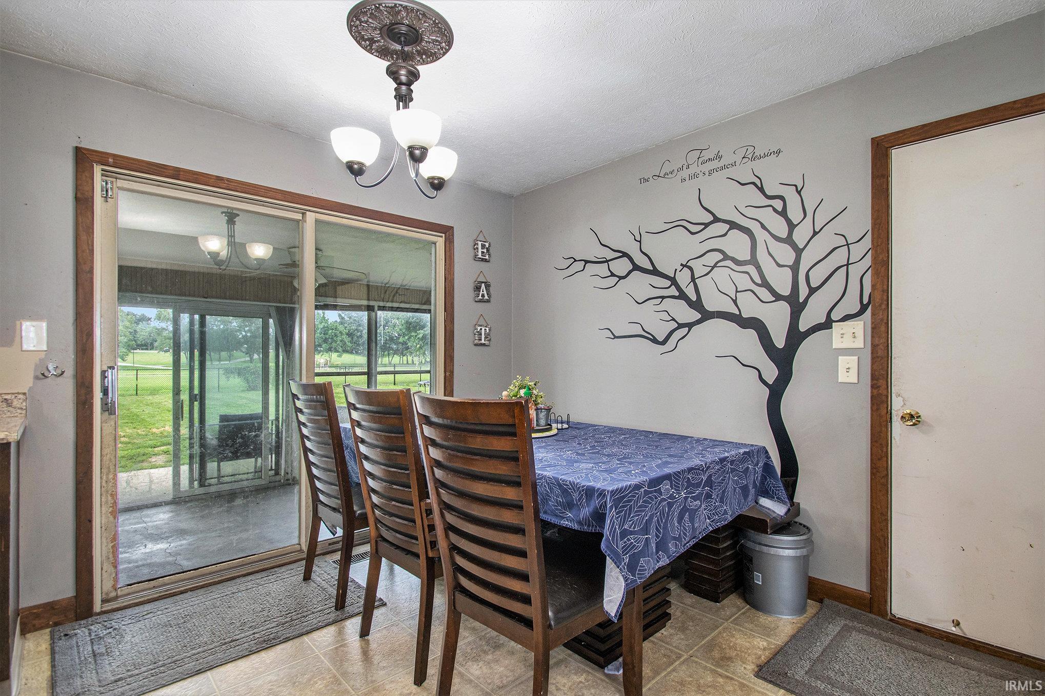 Elkhart, Indiana 46514, United States, 3 Bedrooms Bedrooms, ,2 BathroomsBathrooms,Residential,Pending,184515