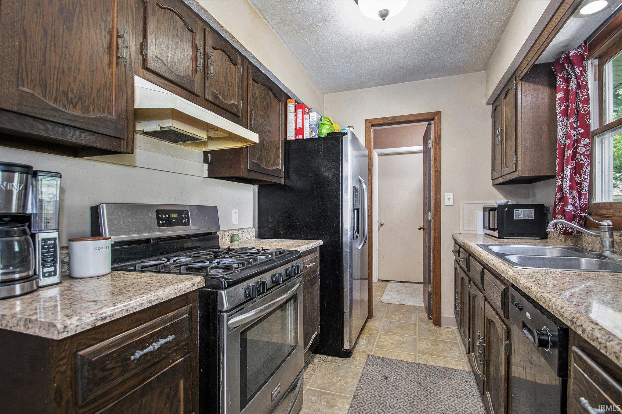 Elkhart, Indiana 46514, United States, 3 Bedrooms Bedrooms, ,2 BathroomsBathrooms,Residential,Pending,184515