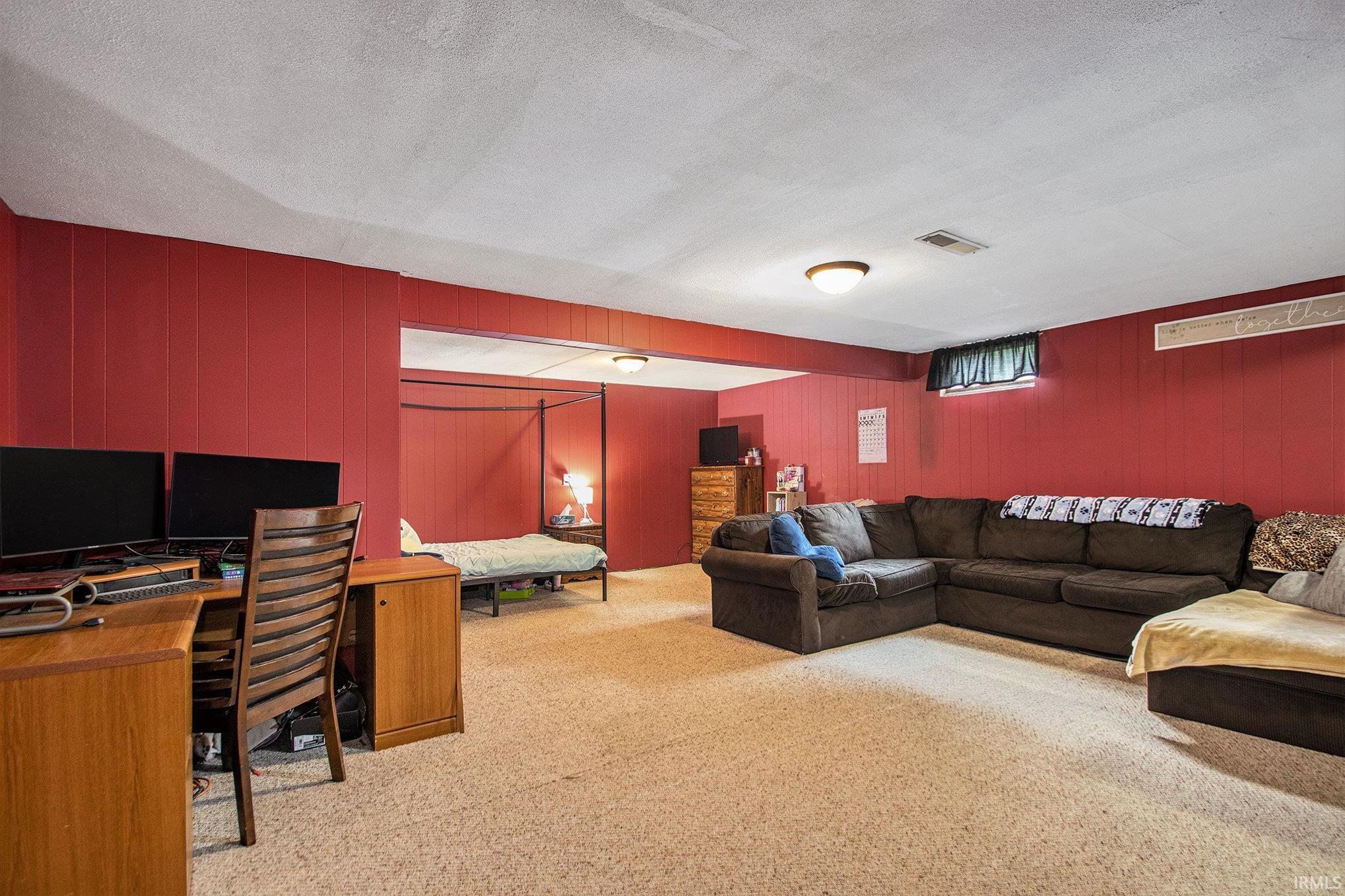 Elkhart, Indiana 46514, United States, 3 Bedrooms Bedrooms, ,2 BathroomsBathrooms,Residential,Pending,184515