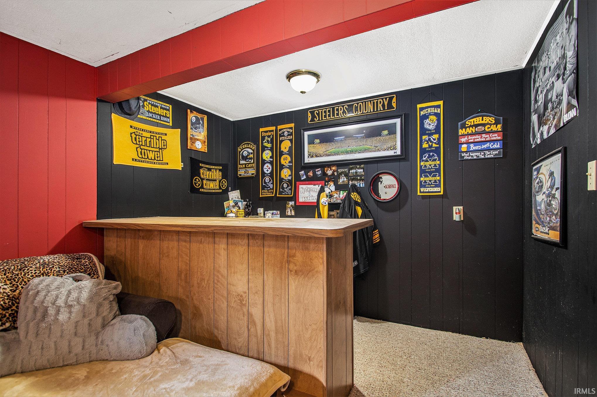 Elkhart, Indiana 46514, United States, 3 Bedrooms Bedrooms, ,2 BathroomsBathrooms,Residential,Pending,184515