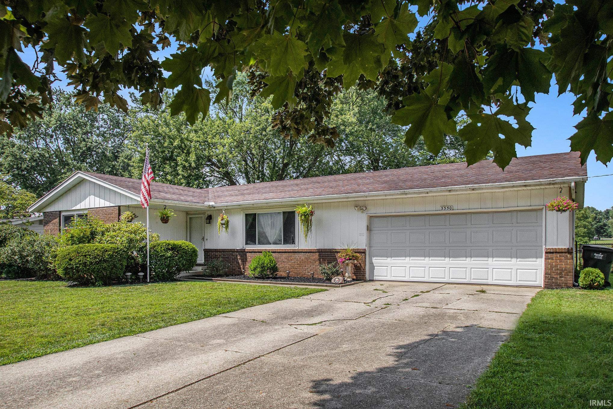 Elkhart, Indiana 46514, United States, 3 Bedrooms Bedrooms, ,2 BathroomsBathrooms,Residential,Pending,184515